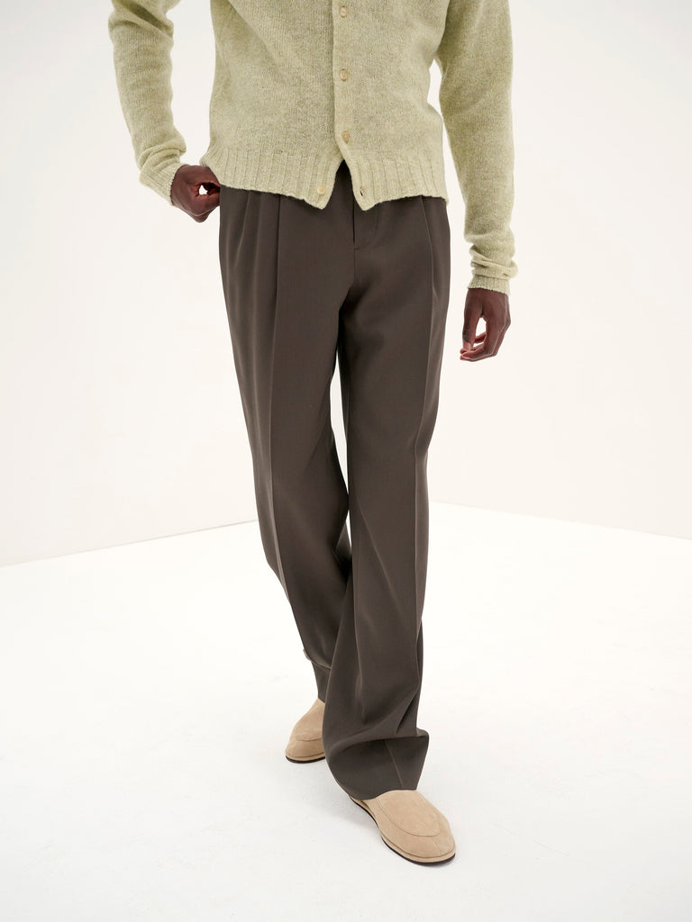 Auralee Men Light Wool Max Gabardine Two Tuck Slacks Dark Brown