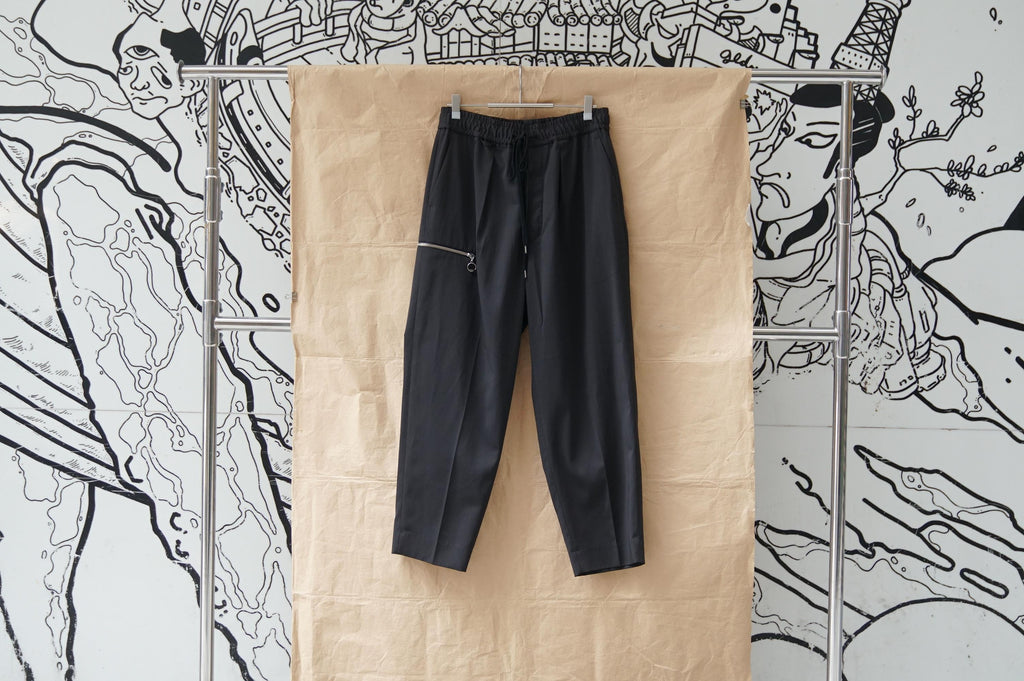 Anei Tapered Pants - Hybrid Tech Garbadine Fade Black – OKURA